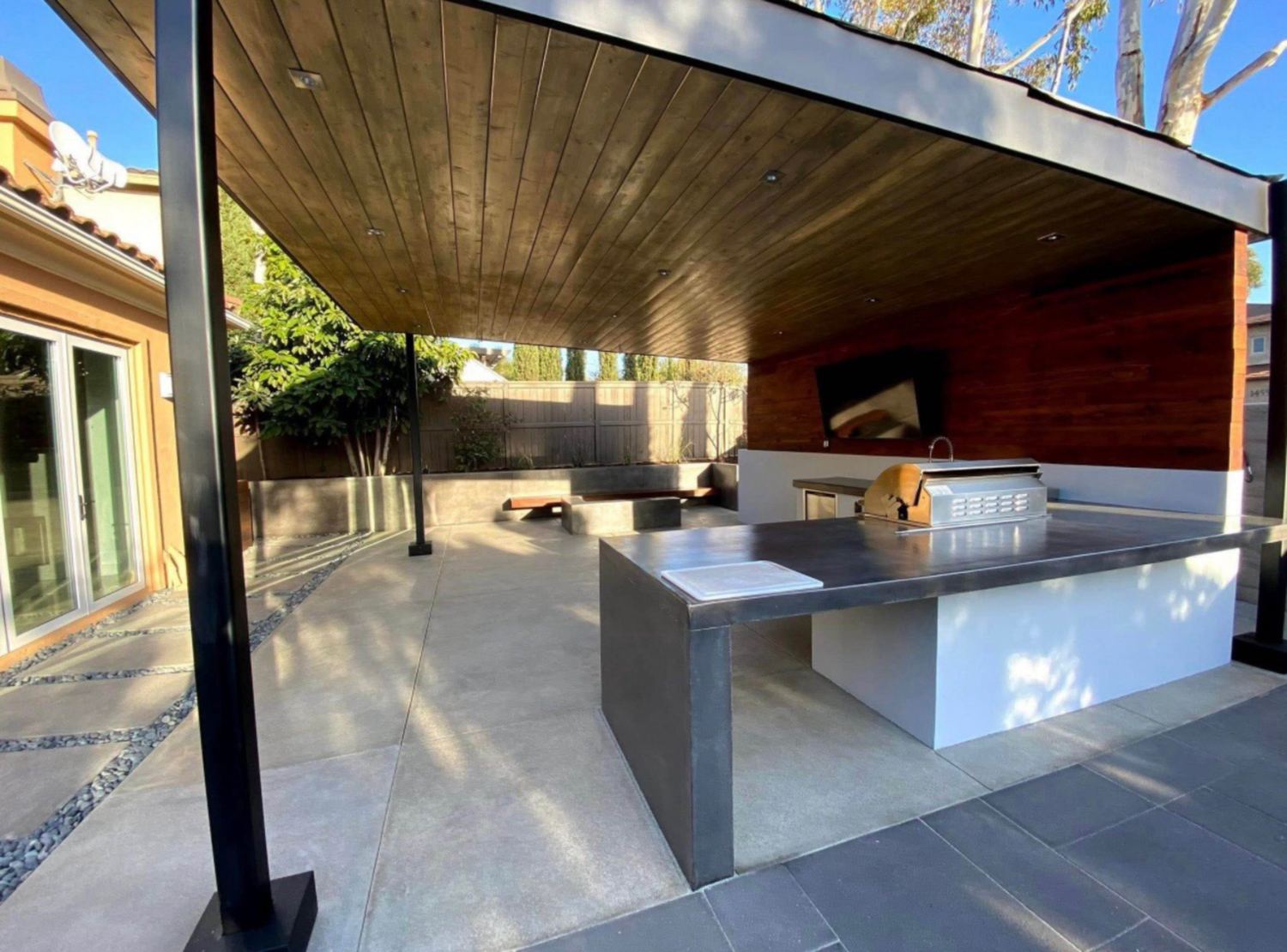 Outdoor kitchen and covered patio